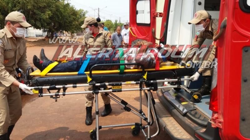 Motociclista é socorrido após ser atingido por Hilux no Boa Esperança em Rolim de Moura Motociclista é socorrido após ser atingido por Hilux no Boa Esperança em Rolim de Moura