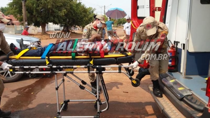 Motociclista é socorrido após ser atingido por Hilux no Boa Esperança em Rolim de Moura Motociclista é socorrido após ser atingido por Hilux no Boa Esperança em Rolim de Moura