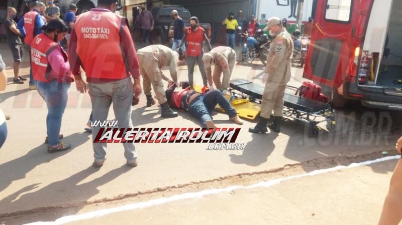 Mototaxista é socorrido depois de colidir na traseira de caminhonete após condutor sair de oficina em Rolim de Moura Mototaxista é socorrido depois de colidir na traseira de caminhonete após condutor sair de oficina em Rolim de Moura