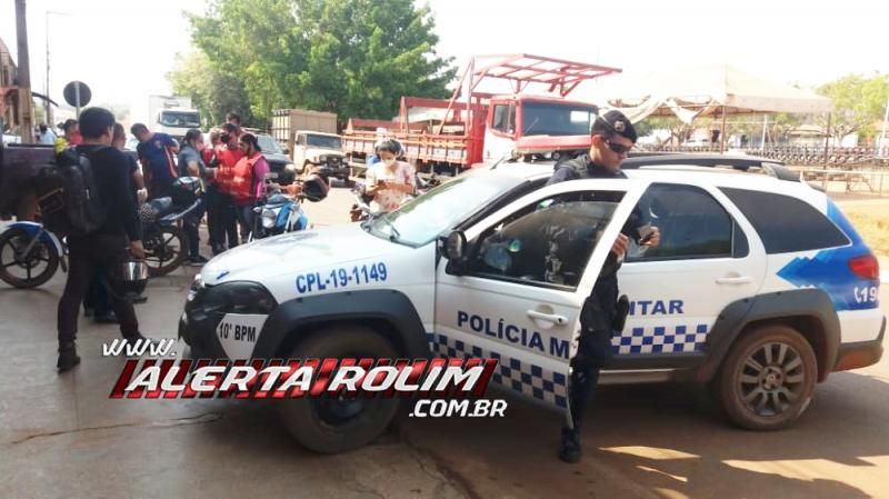 Mototaxista é socorrido depois de colidir na traseira de caminhonete após condutor sair de oficina em Rolim de Moura Mototaxista é socorrido depois de colidir na traseira de caminhonete após condutor sair de oficina em Rolim de Moura