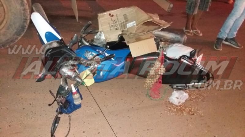 Mototaxista, em horário de folga, fica ferido após colidir na traseira de caminhão estacionado em Rolim de Moura Mototaxista, em horário de folga, fica ferido após colidir na traseira de caminhão estacionado em Rolim de Moura