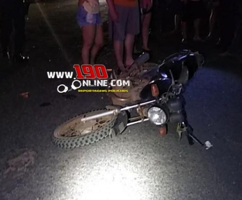 Mulher morre após colisão entre moto e caminhonete na linha P-50 em Alta Floresta do Oeste Mulher morre após colisão entre moto e caminhonete na linha P-50 em Alta Floresta do Oeste