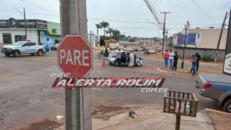 PM registra colisão entre dois carros no centro de Rolim de Moura nesta terça-feira PM registra colisão entre dois carros no centro de Rolim de Moura nesta terça-feira