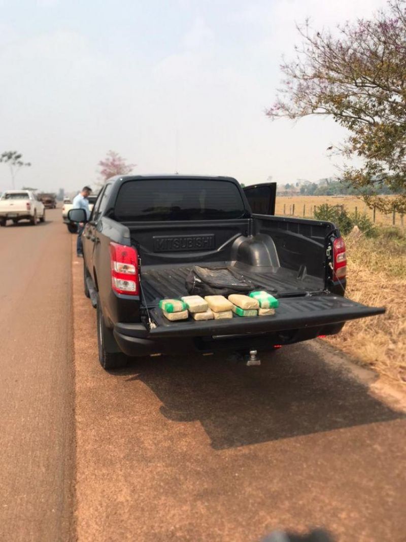 Polícia apreende 10 kg de pasta base de cocaína transportados em veículo na BR 429 em São Francisco do Guaporé/RO. Polícia apreende 10 kg de pasta base de cocaína transportados em veículo na BR 429 em São Francisco do Guaporé/RO.