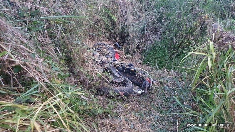 Policial Militar sofre acidente, fica por 4h caído em ribanceira e é socorrido após jogar carteira na Rodovia, em RO Policial Militar sofre acidente, fica por 4h caído em ribanceira e é socorrido após jogar carteira na Rodovia, em RO