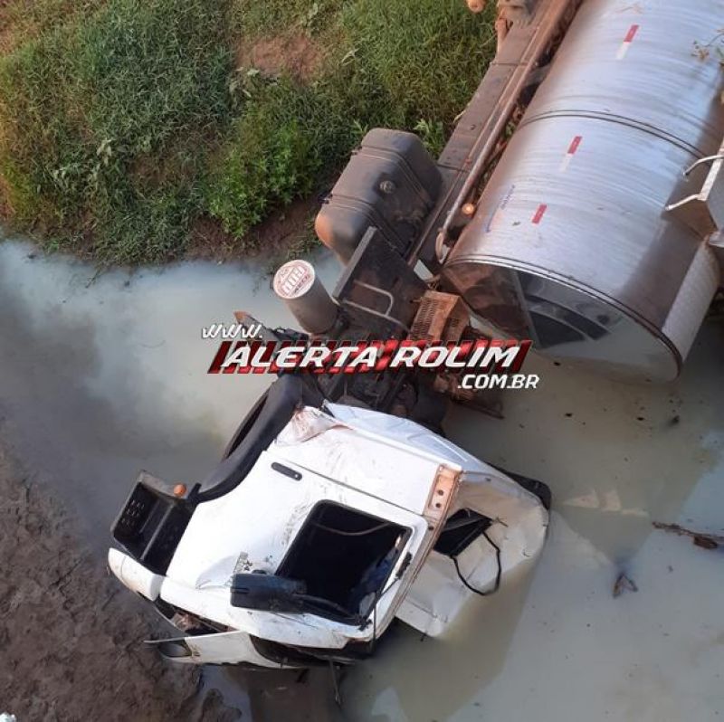 URGENTE – Caminhão leiteiro colide em cabeceira de ponte entre Santa Luzia e São Felipe e resulta em três vítimas; uma delas foi a óbito no local URGENTE – Caminhão leiteiro colide em cabeceira de ponte entre Santa Luzia e São Felipe e resulta em três vítimas; uma delas foi a óbito no local