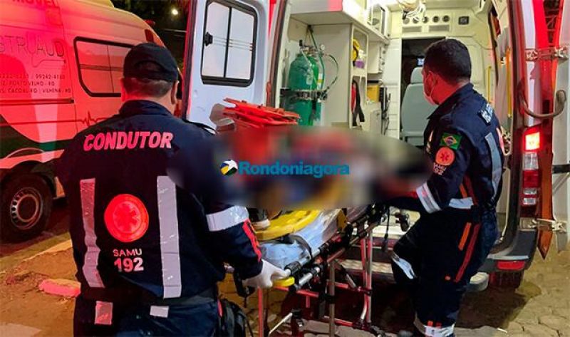 Assaltante é baleado duas vezes por PM após roubar bolsa de mulher em bar Assaltante é baleado duas vezes por PM após roubar bolsa de mulher em bar