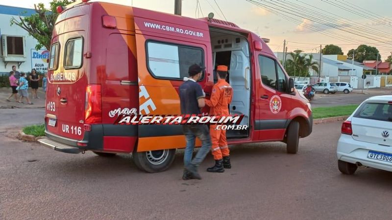Colisão entre carro e moto no Boa Esperança deixa um ferido nesta tarde em Rolim de Moura