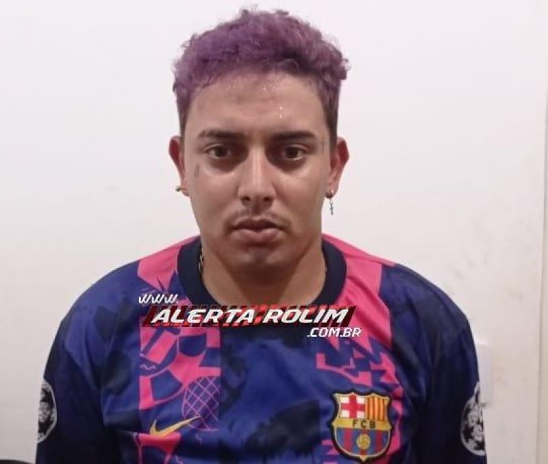 Após tentativa de roubo, dupla é presa pela Polícia Militar com arma de fogo, simulacro e veículo adulterado Após tentativa de roubo, dupla é presa pela Polícia Militar com arma de fogo, simulacro e veículo adulterado
