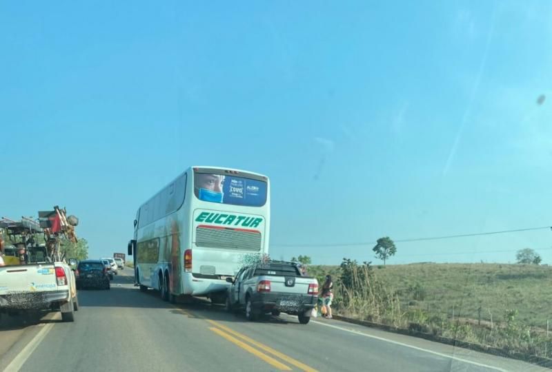ATUALIZADA - Acidente entre Fiat Strada, caminhão e ônibus da Eucatur deixa seis feridos em Pimenta Bueno ATUALIZADA - Acidente entre Fiat Strada, caminhão e ônibus da Eucatur deixa seis feridos em Pimenta Bueno