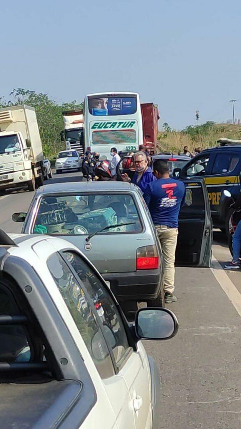 ATUALIZADA - Acidente entre Fiat Strada, caminhão e ônibus da Eucatur deixa seis feridos em Pimenta Bueno ATUALIZADA - Acidente entre Fiat Strada, caminhão e ônibus da Eucatur deixa seis feridos em Pimenta Bueno