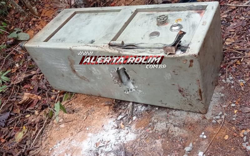 Carro furtado em Rolim de Moura e produtos furtados em Ministro Andreazza foram recuperados pela PM do 10º Batalhão; dois suspeitos foram presos em flagrante Carro furtado em Rolim de Moura e produtos furtados em Ministro Andreazza foram recuperados pela PM do 10º Batalhão; dois suspeitos foram presos em flagrante