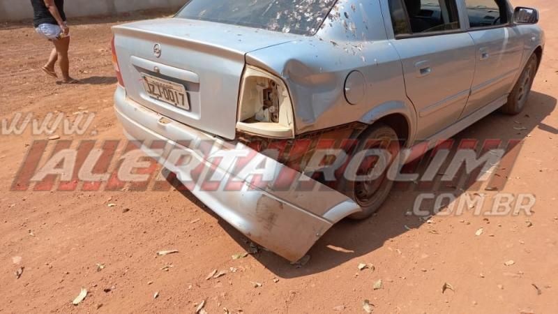 Colisão entre carro e moto no Beira Rio resulta em um ferido nesta tarde em Rolim de Moura Colisão entre carro e moto no Beira Rio resulta em um ferido nesta tarde em Rolim de Moura