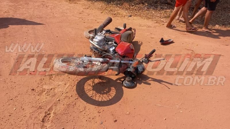 Colisão entre carro e moto no Beira Rio resulta em um ferido nesta tarde em Rolim de Moura Colisão entre carro e moto no Beira Rio resulta em um ferido nesta tarde em Rolim de Moura