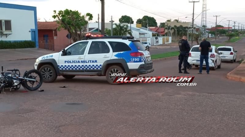 Colisão entre carro e moto no Boa Esperança deixa um ferido nesta tarde em Rolim de Moura Colisão entre carro e moto no Boa Esperança deixa um ferido nesta tarde em Rolim de Moura