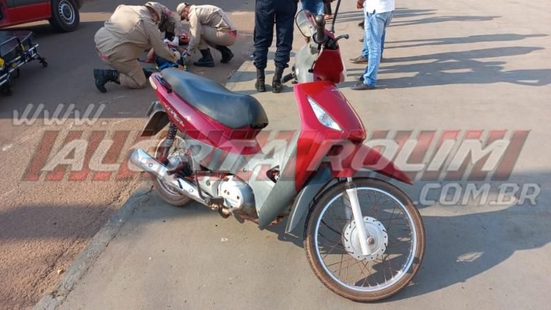 Colisão entre carro e moto no Centro de Rolim de Moura resulta em uma pessoa ferida nesta manhã de quinta-feira Colisão entre carro e moto no Centro de Rolim de Moura resulta em uma pessoa ferida nesta manhã de quinta-feira