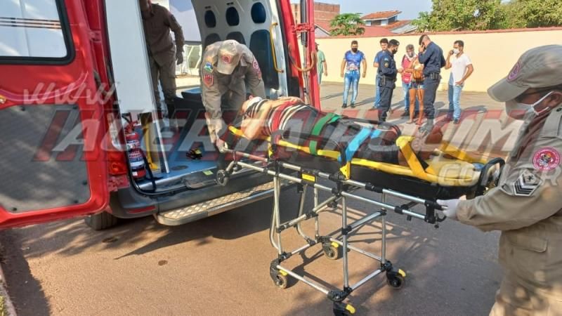 Colisão entre carro e moto no Centro de Rolim de Moura resulta em uma pessoa ferida nesta manhã de quinta-feira Colisão entre carro e moto no Centro de Rolim de Moura resulta em uma pessoa ferida nesta manhã de quinta-feira