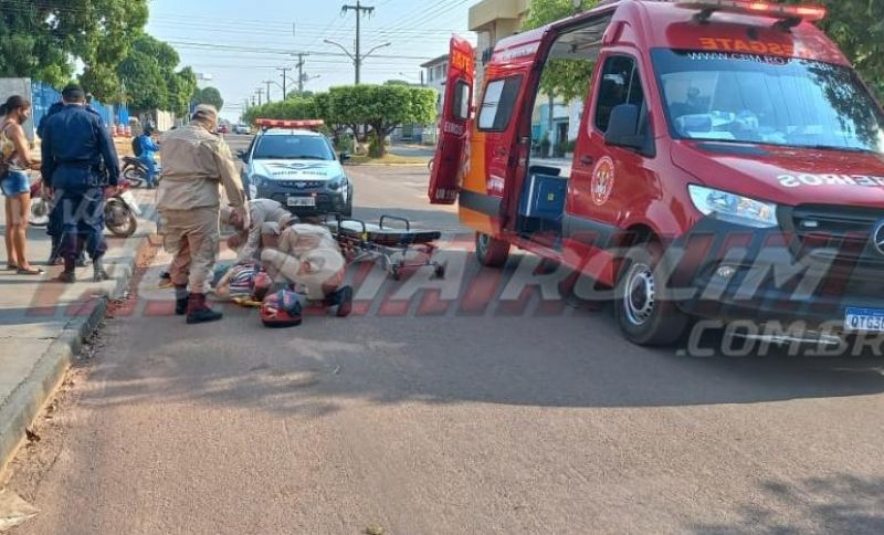 Colisão entre carro e moto no Centro de Rolim de Moura resulta em uma pessoa ferida nesta manhã de quinta-feira Colisão entre carro e moto no Centro de Rolim de Moura resulta em uma pessoa ferida nesta manhã de quinta-feira
