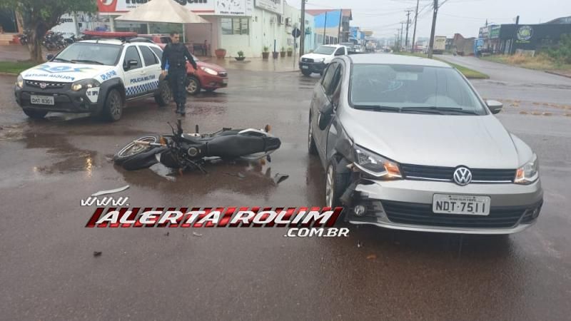 Colisão entre carro e moto resulta em dois feridos nesta manhã de sexta-feira em Rolim de Moura Colisão entre carro e moto resulta em dois feridos nesta manhã de sexta-feira em Rolim de Moura