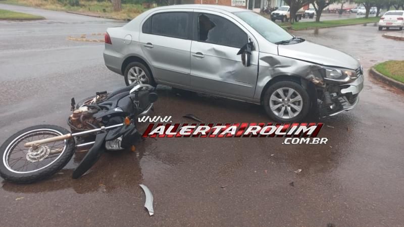 Colisão entre carro e moto resulta em dois feridos nesta manhã de sexta-feira em Rolim de Moura Colisão entre carro e moto resulta em dois feridos nesta manhã de sexta-feira em Rolim de Moura