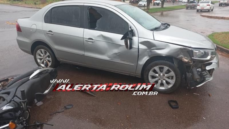 Colisão entre carro e moto resulta em dois feridos nesta manhã de sexta-feira em Rolim de Moura Colisão entre carro e moto resulta em dois feridos nesta manhã de sexta-feira em Rolim de Moura
