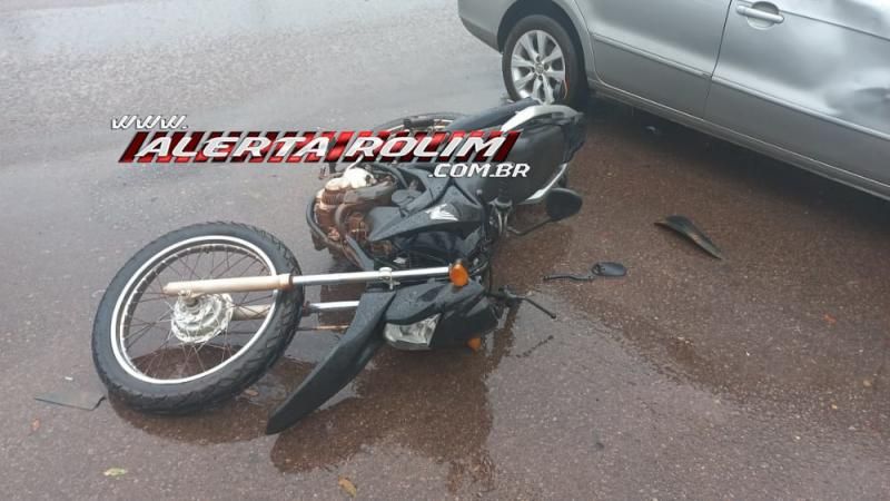 Colisão entre carro e moto resulta em dois feridos nesta manhã de sexta-feira em Rolim de Moura Colisão entre carro e moto resulta em dois feridos nesta manhã de sexta-feira em Rolim de Moura