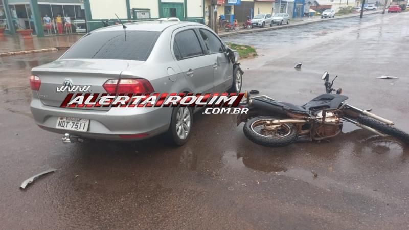 Colisão entre carro e moto resulta em dois feridos nesta manhã de sexta-feira em Rolim de Moura Colisão entre carro e moto resulta em dois feridos nesta manhã de sexta-feira em Rolim de Moura