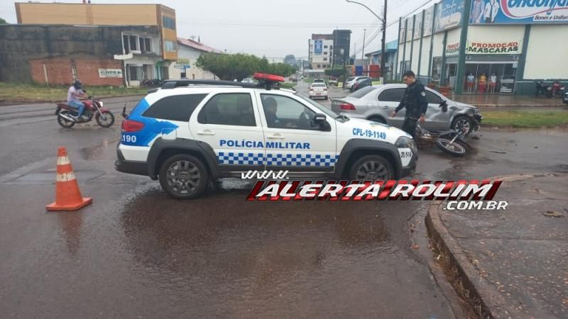 Colisão entre carro e moto resulta em dois feridos nesta manhã de sexta-feira em Rolim de Moura Colisão entre carro e moto resulta em dois feridos nesta manhã de sexta-feira em Rolim de Moura