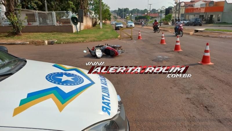 Colisão entre carro e moto resultou em vítimas nesta manhã de quarta-feira em Rolim de Moura Colisão entre carro e moto resultou em vítimas nesta manhã de quarta-feira em Rolim de Moura