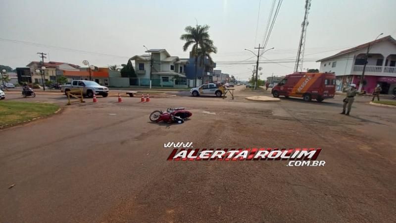 Colisão entre carro e moto resultou em vítimas nesta manhã de quarta-feira em Rolim de Moura Colisão entre carro e moto resultou em vítimas nesta manhã de quarta-feira em Rolim de Moura