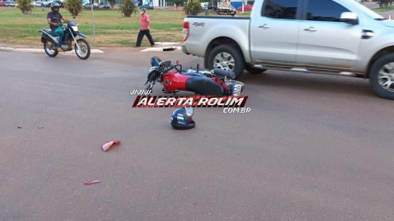 Colisão entre moto e carro que resultou em um ferido é registrada no Centro de Rolim de Moura Colisão entre moto e carro que resultou em um ferido é registrada no Centro de Rolim de Moura