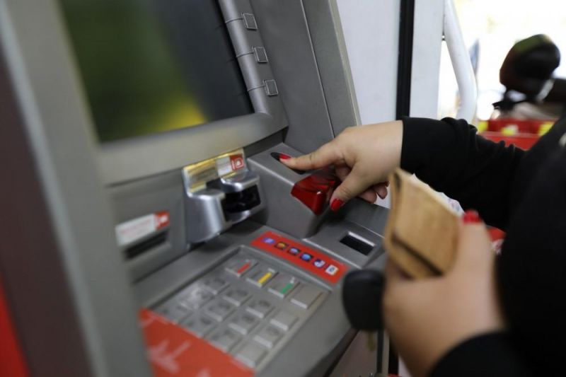 Em golpe, vítima é informada que ganhou R$ 27 mil e dois celulares e acaba transferindo quase R$ 6 mil para estelionatários em RO Em golpe, vítima é informada que ganhou R$ 27 mil e dois celulares e acaba transferindo quase R$ 6 mil para estelionatários em RO