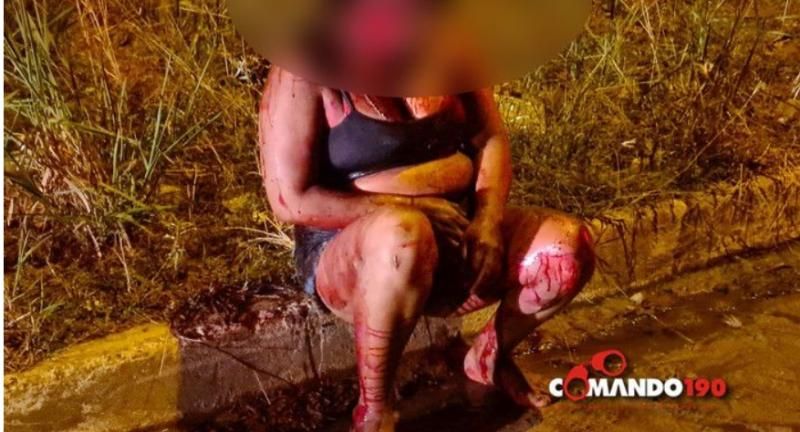 Homem tenta matar esposa com mais de 10 facadas em frente dos filhos em Ji-Paraná Homem tenta matar esposa com mais de 10 facadas em frente dos filhos em Ji-Paraná