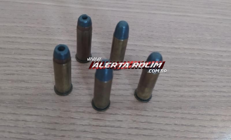 Idoso armado dentro de estabelecimento comercial é preso pela Polícia Militar em Rolim de Moura Idoso armado dentro de estabelecimento comercial é preso pela Polícia Militar em Rolim de Moura