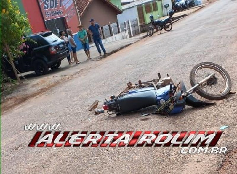 Motociclista é encaminhado a Cacoal após bater cabeça ao solo durante colisão com carro em Rolim de Moura Motociclista é encaminhado a Cacoal após bater cabeça ao solo durante colisão com carro em Rolim de Moura