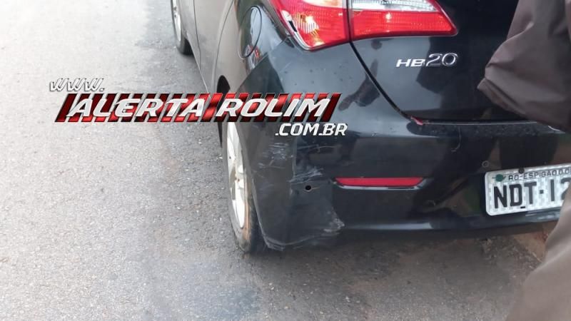 Motociclista fratura perna ao bater na traseira de carro na RO-383 em Rolim de Moura Motociclista fratura perna ao bater na traseira de carro na RO-383 em Rolim de Moura