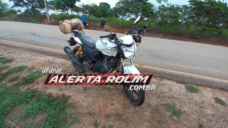 Motociclista fratura perna ao bater na traseira de carro na RO-383 em Rolim de Moura Motociclista fratura perna ao bater na traseira de carro na RO-383 em Rolim de Moura