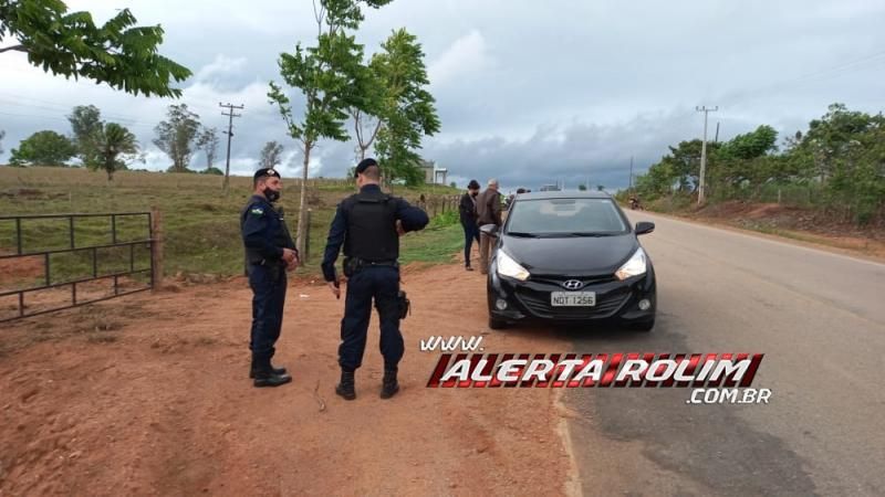 Motociclista fratura perna ao bater na traseira de carro na RO-383 em Rolim de Moura Motociclista fratura perna ao bater na traseira de carro na RO-383 em Rolim de Moura