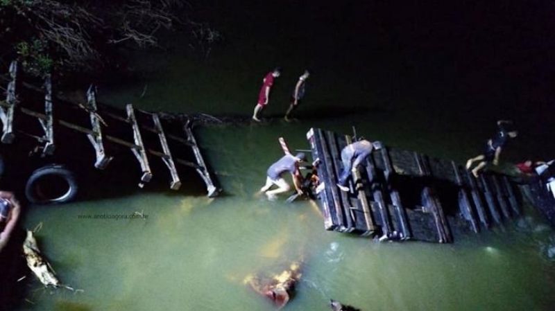 Motorista de 21 anos morre após ponte ceder e caminhão cair em rio em RO Motorista de 21 anos morre após ponte ceder e caminhão cair em rio em RO