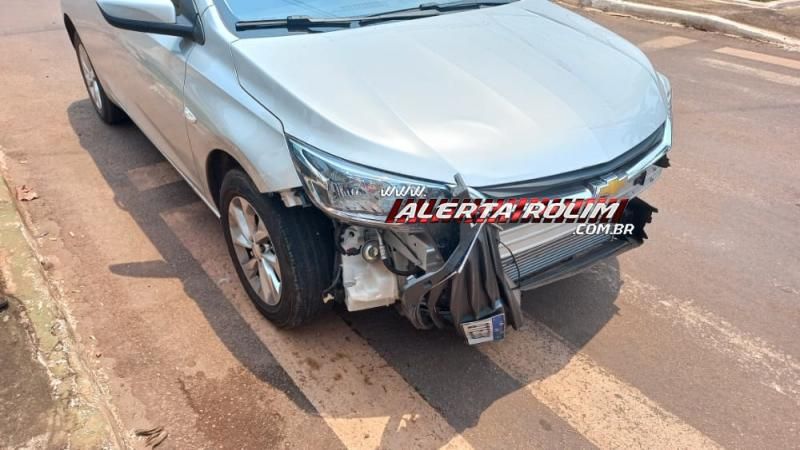 Mulher foi socorrida pelos bombeiros, após acidente entre carro e moto no centro de Rolim de Moura Mulher foi socorrida pelos bombeiros, após acidente entre carro e moto no centro de Rolim de Moura