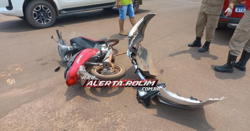 Mulher foi socorrida pelos bombeiros, após acidente entre carro e moto no centro de Rolim de Moura Mulher foi socorrida pelos bombeiros, após acidente entre carro e moto no centro de Rolim de Moura