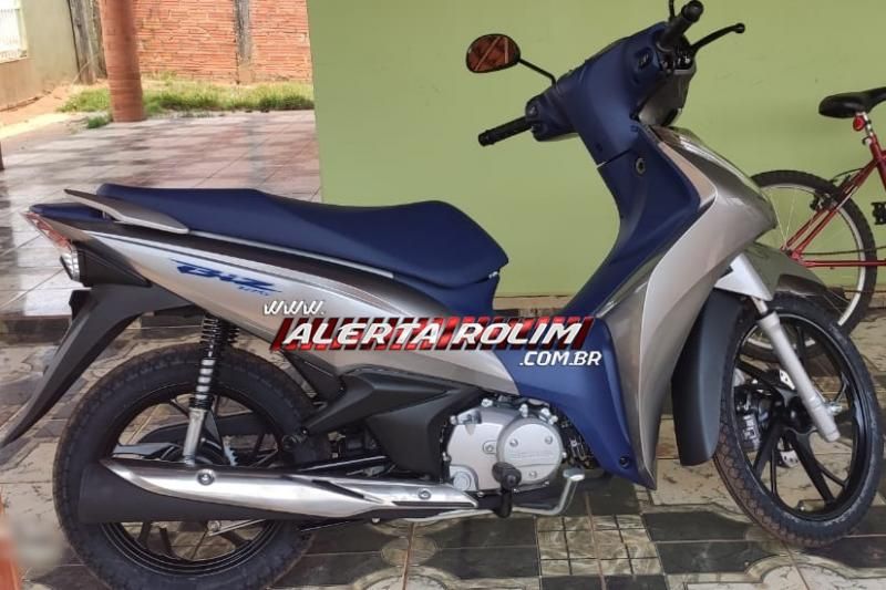 Mulher que comprou a moto hoje teve seu veículo roubado por dois criminosos em Rolim de Moura Mulher que comprou a moto hoje teve seu veículo roubado por dois criminosos em Rolim de Moura
