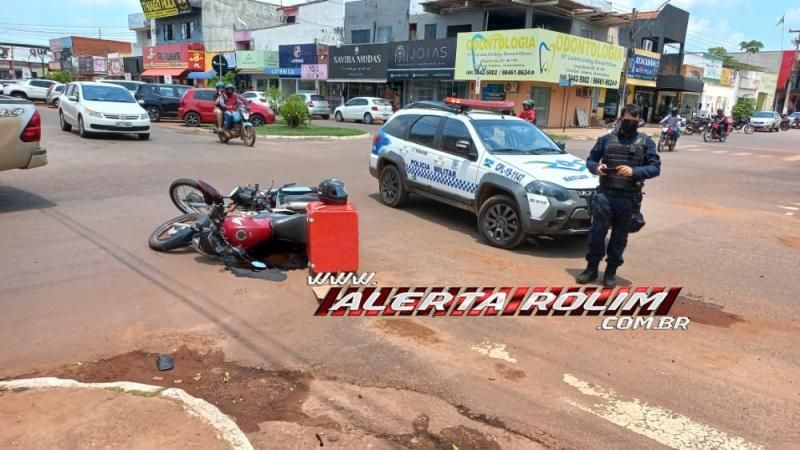 PM registrou colisão entre duas motos no Centro de Rolim de Moura nesta manhã de quinta-feira PM registrou colisão entre duas motos no Centro de Rolim de Moura nesta manhã de quinta-feira