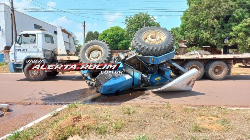 Trator caiu de caminhão prancha nesta manhã de quinta-feira em Rolim de Moura Trator caiu de caminhão prancha nesta manhã de quinta-feira em Rolim de Moura