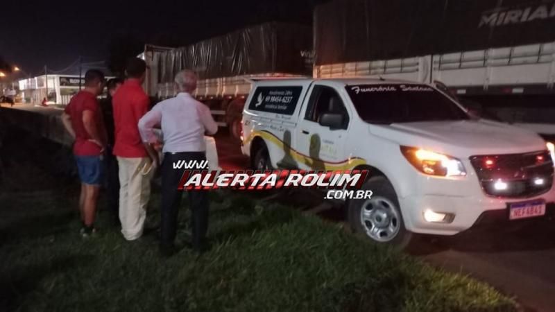 Urgente - Homem morre esmagado por carreta no centro de Rolim de Moura Urgente - Homem morre esmagado por carreta no centro de Rolim de Moura