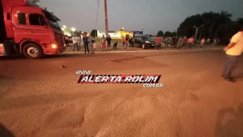 Urgente - Homem morre esmagado por carreta no centro de Rolim de Moura Urgente - Homem morre esmagado por carreta no centro de Rolim de Moura