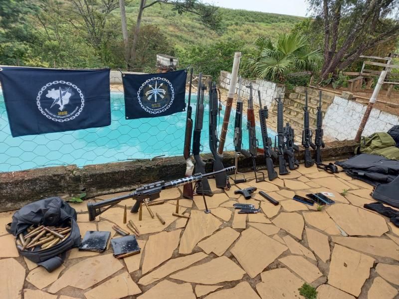 Vídeo: 25 bandidos do “Novo Cangaço”, que estavam fortemente armados morreram durante troca de tiros com a PM e PRF em Minas Gerais Vídeo: 25 bandidos do “Novo Cangaço”, que estavam fortemente armados morreram durante troca de tiros com a PM e PRF em Minas Gerais