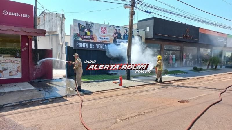 Ação rápida do Corpo de Bombeiros evita que incêndio em padrão se alastrasse para pizzaria no Centro de Rolim de Moura - Vídeo Ação rápida do Corpo de Bombeiros evita que incêndio em padrão se alastrasse para pizzaria no Centro de Rolim de Moura - Vídeo