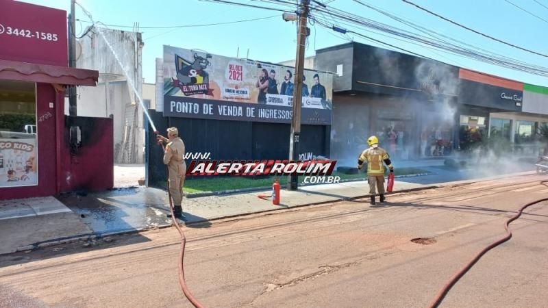 Ação rápida do Corpo de Bombeiros evita que incêndio em padrão se alastrasse para pizzaria no Centro de Rolim de Moura - Vídeo Ação rápida do Corpo de Bombeiros evita que incêndio em padrão se alastrasse para pizzaria no Centro de Rolim de Moura - Vídeo