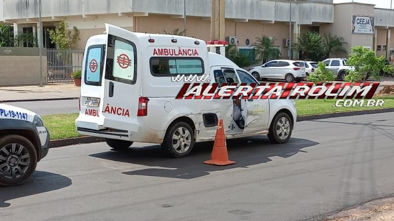 Acidente de trânsito envolvendo ambulância de Alto Alegre dos Parecis foi registrado nesta tarde em Rolim de Moura Acidente de trânsito envolvendo ambulância de Alto Alegre dos Parecis foi registrado nesta tarde em Rolim de Moura